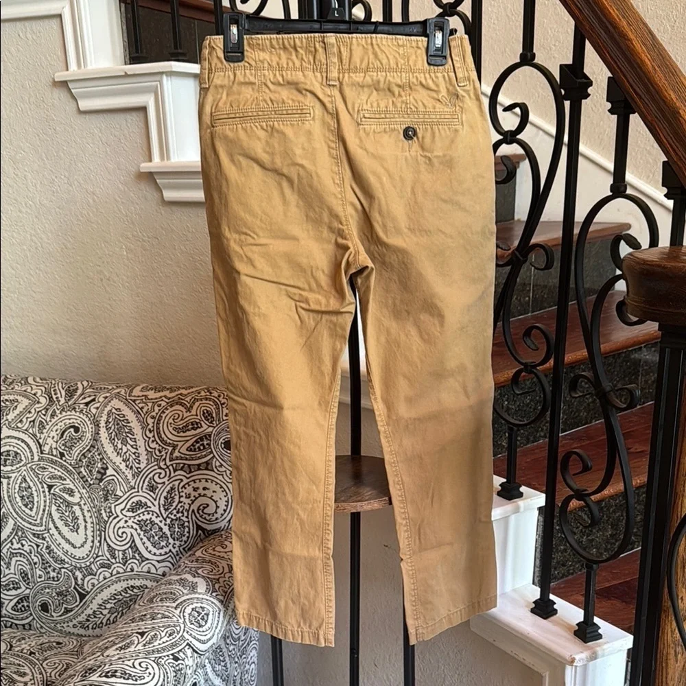 AMERICAN EAGLE OUTFITTERS Men’s Tan Chinos Classic Straight-Leg, size 28